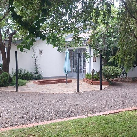 Driftwood Boutique Bed And Breakfast Lobatse Exteriör bild